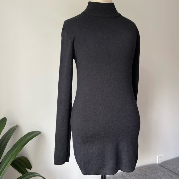 Uniqlo U mock neck knit sweater
Size: XS - Picture 3 of 8